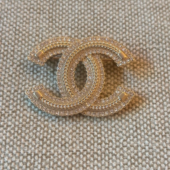 Super Rare Classic Chanel CC Crystal Embellished Gold & Silver Pin Brooch w box - Picture 1 of 3